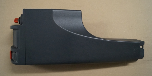 Jungheinrich 51046926 | right dashboard panel including contact key and battery/ right dashboard panel including contact key and battery/hour indicator - Keret/ Alváz - Anyagmozgató gép: 1 kép. Jungheinrich 51046926 | right dashboard panel including contact key and battery/ right dashboard panel including contact key and battery/hour indicator - Keret/ Alváz - Anyagmozgató gép: 1 kép.