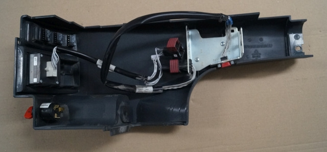 Jungheinrich 51046926 | right dashboard panel including contact key and battery/ right dashboard panel including contact key and battery/hour indicator - Keret/ Alváz - Anyagmozgató gép: 3 kép. Jungheinrich 51046926 | right dashboard panel including contact key and battery/ right dashboard panel including contact key and battery/hour indicator - Keret/ Alváz - Anyagmozgató gép: 3 kép.