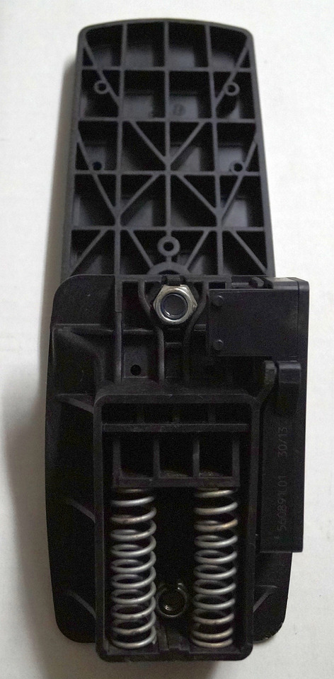 Jungheinrich 51198397 | Drive pedal 351FPJH01 13606 Rm: 1511330 sn. 003563 - Elektromos rendszer - Anyagmozgató gép: 2 kép. Jungheinrich 51198397 | Drive pedal 351FPJH01 13606 Rm: 1511330 sn. 003563 - Elektromos rendszer - Anyagmozgató gép: 2 kép.