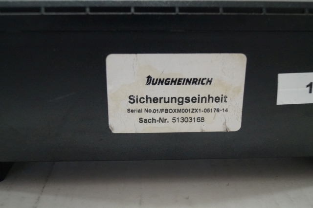 Jungheinrich 51303168 | Zekeringkast Fusebox from ETV216 year 2015 sn. 01/FBOXM0 Zekeringkast Fusebox from ETV216 year 2015 sn. 01/FBOXM001ZX1-05176-14 - Biztosíték - Anyagmozgató gép: 2 kép. Jungheinrich 51303168 | Zekeringkast Fusebox from ETV216 year 2015 sn. 01/FBOXM0 Zekeringkast Fusebox from ETV216 year 2015 sn. 01/FBOXM001ZX1-05176-14 - Biztosíték - Anyagmozgató gép: 2 kép.