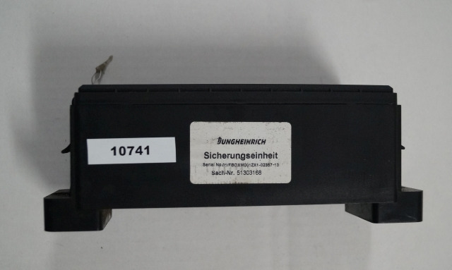 Jungheinrich 51303168 | Zekeringkast Fusebox sn. 01/FBOXM001ZX1-02357-13 Zekeringkast Fusebox sn. 01/FBOXM001ZX1-02357-13 - Biztosíték - Anyagmozgató gép: 3 kép. Jungheinrich 51303168 | Zekeringkast Fusebox sn. 01/FBOXM001ZX1-02357-13 Zekeringkast Fusebox sn. 01/FBOXM001ZX1-02357-13 - Biztosíték - Anyagmozgató gép: 3 kép.
