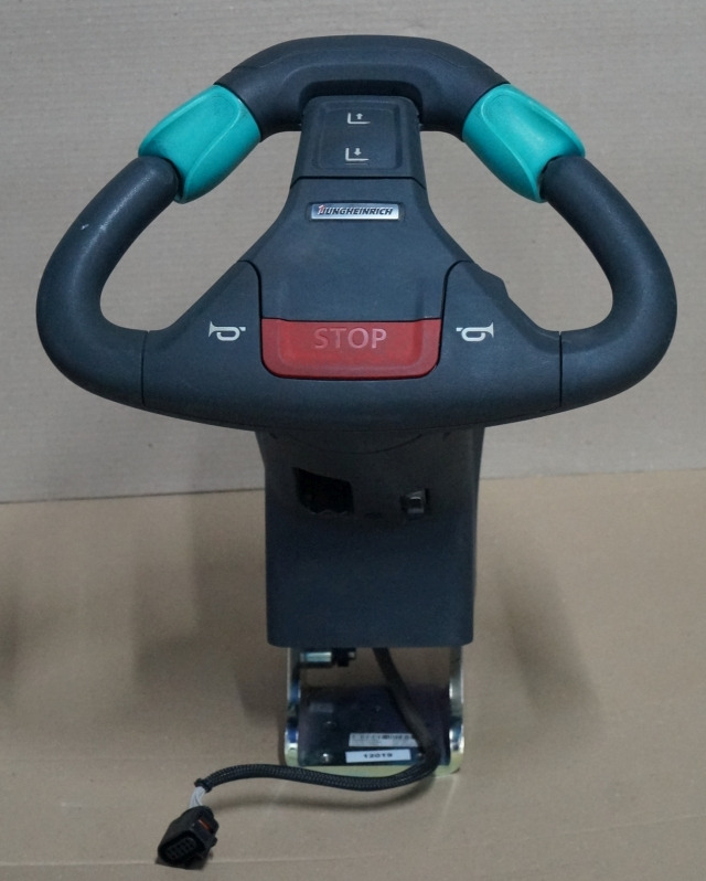 Jungheinrich 51343366 | Stuur unit compleet Steering unit complete with steering - Elektromos rendszer - Anyagmozgató gép: 1 kép. Jungheinrich 51343366 | Stuur unit compleet Steering unit complete with steering - Elektromos rendszer - Anyagmozgató gép: 1 kép.