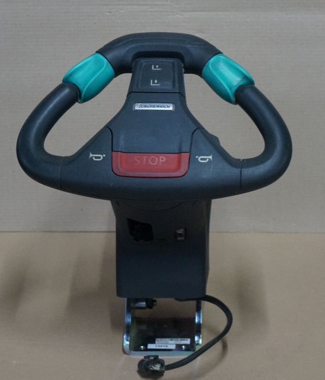 Jungheinrich 51343366 | Stuur unit compleet Steering unit complete with steering - Elektromos rendszer - Anyagmozgató gép: 1 kép. Jungheinrich 51343366 | Stuur unit compleet Steering unit complete with steering - Elektromos rendszer - Anyagmozgató gép: 1 kép.