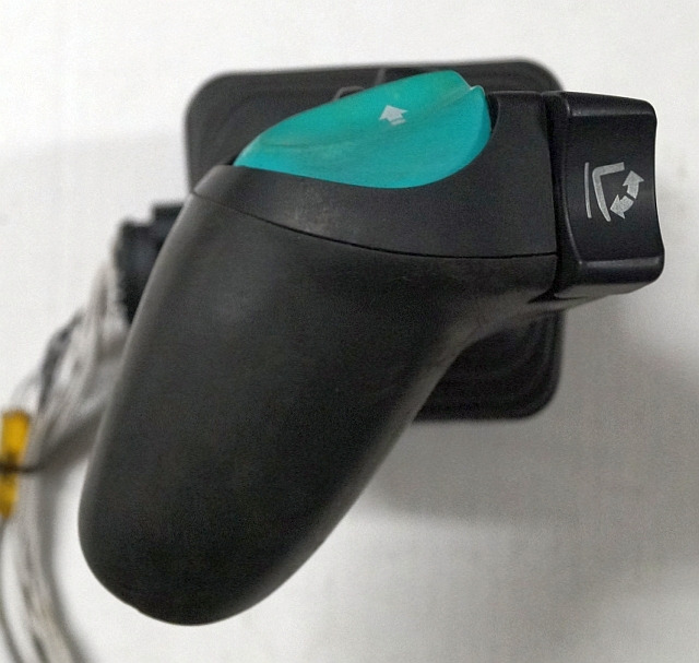 Jungheinrich 51585597 | Joystick Multipilot SN P5300006957H S180100361423 Q630 - Elektromos rendszer - Anyagmozgató gép: 5 kép. Jungheinrich 51585597 | Joystick Multipilot SN P5300006957H S180100361423 Q630 - Elektromos rendszer - Anyagmozgató gép: 5 kép.