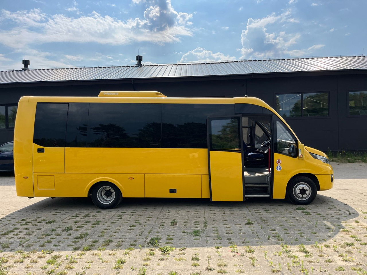 Iveco Rosero First / 24+1+1 / Telma/ EURO6 - Távolsági busz: 2 kép. Iveco Rosero First / 24+1+1 / Telma/ EURO6 - Távolsági busz: 2 kép.