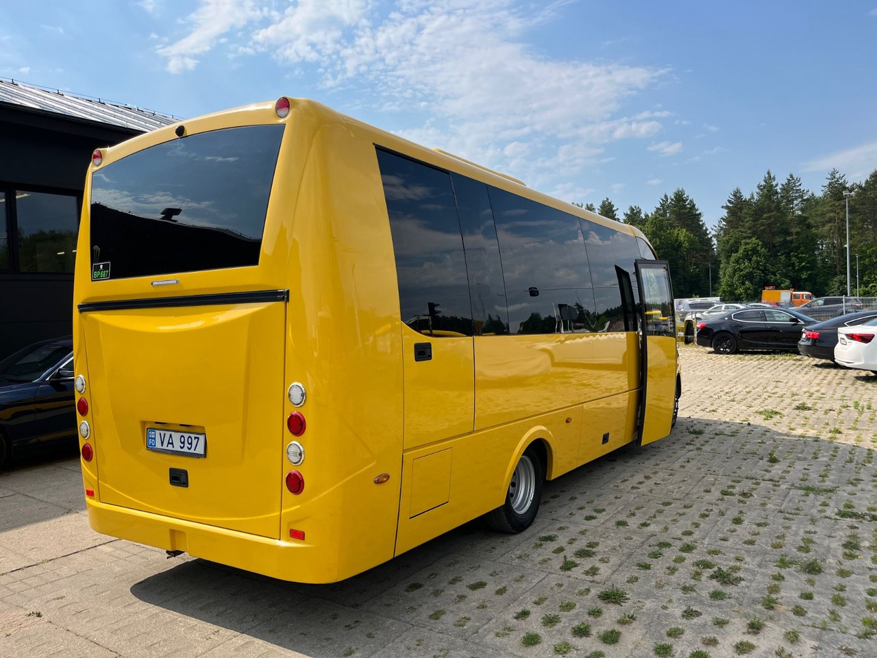 Iveco Rosero First / 24+1+1 / Telma/ EURO6 - Távolsági busz: 3 kép. Iveco Rosero First / 24+1+1 / Telma/ EURO6 - Távolsági busz: 3 kép.
