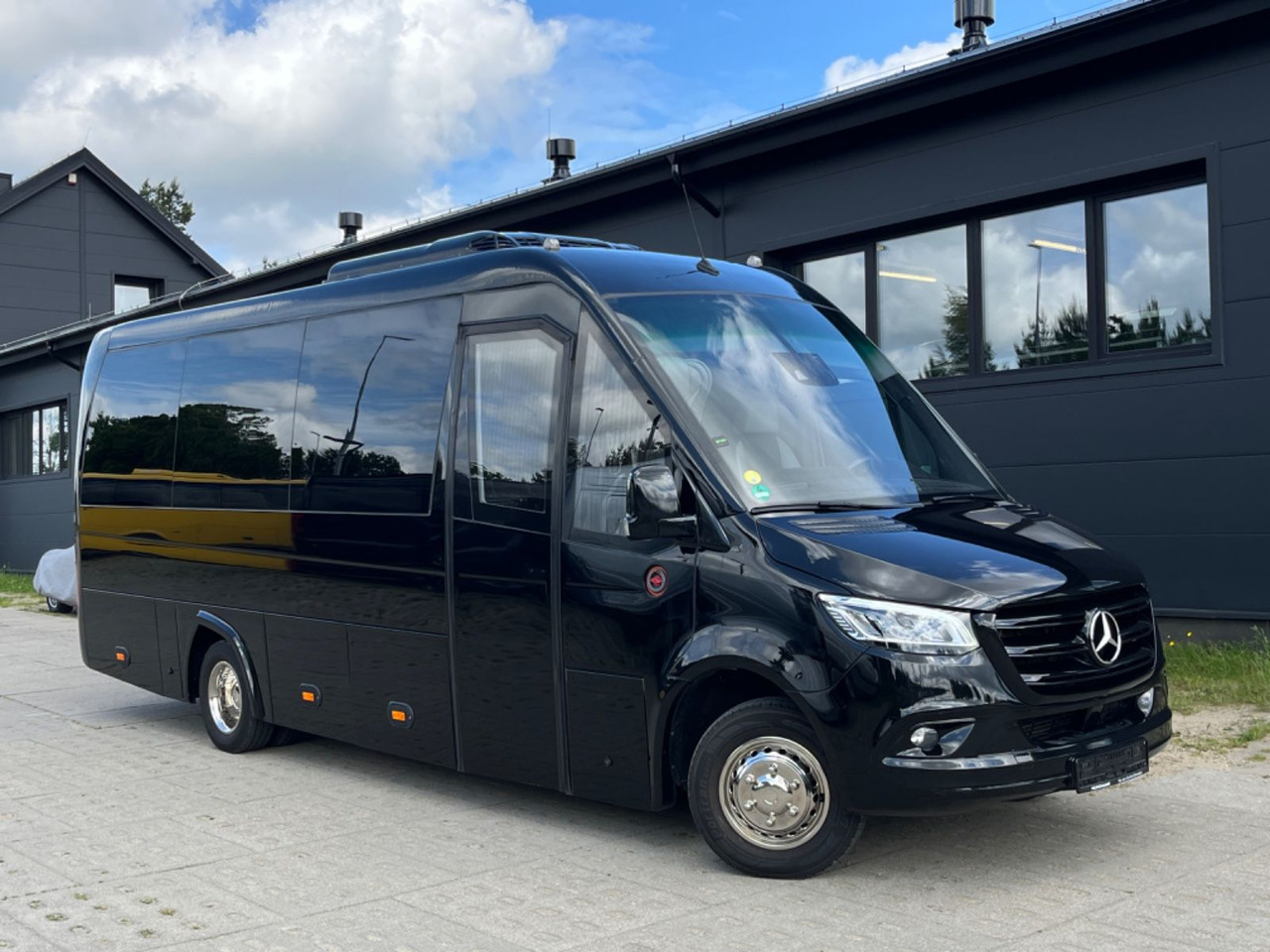 Mercedes-Benz Sprinter 519 HIGH DECK/ 3.0 V6 / LUXURY Bus - Távolsági busz: 2 kép. Mercedes-Benz Sprinter 519 HIGH DECK/ 3.0 V6 / LUXURY Bus - Távolsági busz: 2 kép.