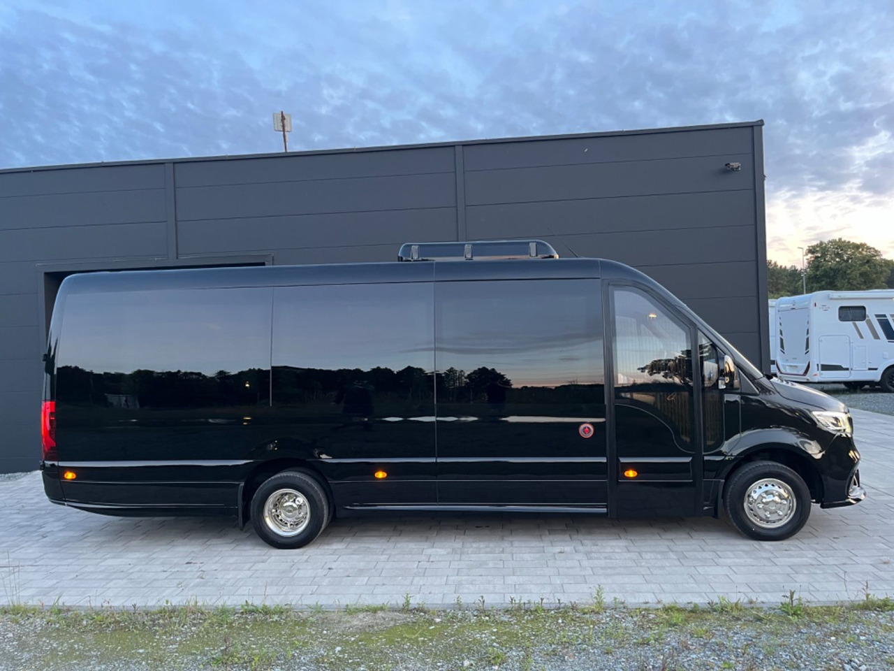 Mercedes-Benz Sprinter 519 XL /19+1+1/Luxury Bus /Coming Soon! Mercedes-Benz Sprinter 519 XL /19+1+1/Luxury /Panorama Windows - Minibusz, Kisbusz: 3 kép. Mercedes-Benz Sprinter 519 XL /19+1+1/Luxury Bus /Coming Soon! Mercedes-Benz Sprinter 519 XL /19+1+1/Luxury /Panorama Windows - Minibusz, Kisbusz: 3 kép.