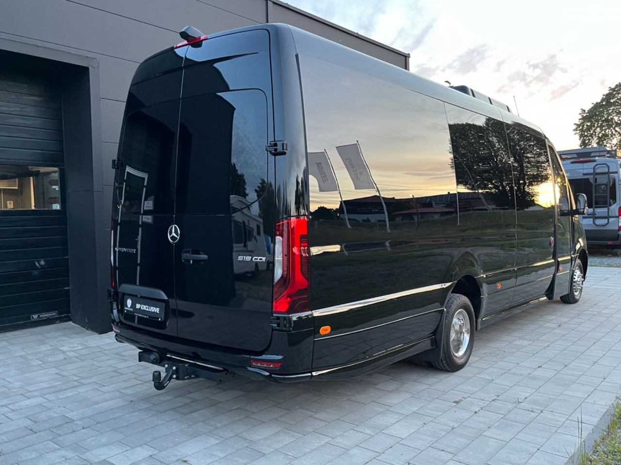 Mercedes-Benz Sprinter 519 XL /19+1+1/Luxury Bus /Coming Soon! Mercedes-Benz Sprinter 519 XL /19+1+1/Luxury /Panorama Windows - Minibusz, Kisbusz: 4 kép. Mercedes-Benz Sprinter 519 XL /19+1+1/Luxury Bus /Coming Soon! Mercedes-Benz Sprinter 519 XL /19+1+1/Luxury /Panorama Windows - Minibusz, Kisbusz: 4 kép.