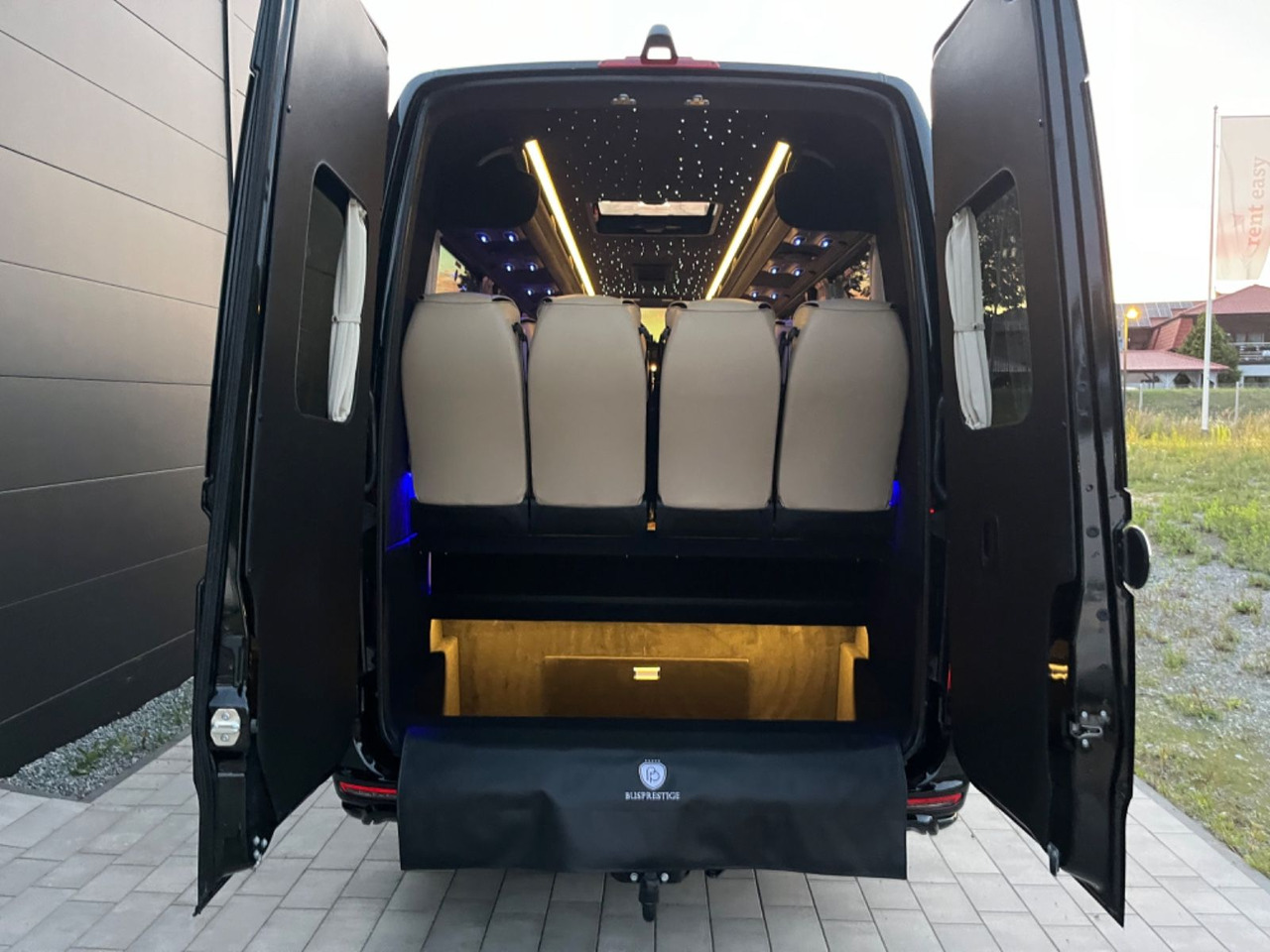 Mercedes-Benz Sprinter 519 XL /19+1+1/Luxury Bus /Coming Soon! Mercedes-Benz Sprinter 519 XL /19+1+1/Luxury /Panorama Windows - Minibusz, Kisbusz: 5 kép. Mercedes-Benz Sprinter 519 XL /19+1+1/Luxury Bus /Coming Soon! Mercedes-Benz Sprinter 519 XL /19+1+1/Luxury /Panorama Windows - Minibusz, Kisbusz: 5 kép.