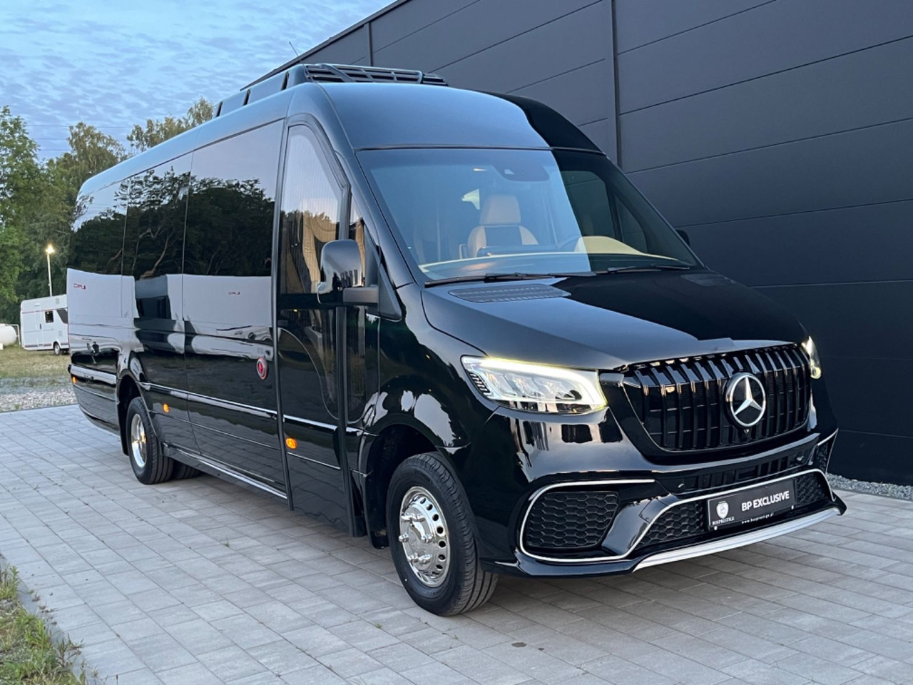 Mercedes-Benz Sprinter 519 XL /19+1+1/Luxury Bus /Coming Soon! Mercedes-Benz Sprinter 519 XL /19+1+1/Luxury /Panorama Windows - Minibusz, Kisbusz: 1 kép. Mercedes-Benz Sprinter 519 XL /19+1+1/Luxury Bus /Coming Soon! Mercedes-Benz Sprinter 519 XL /19+1+1/Luxury /Panorama Windows - Minibusz, Kisbusz: 1 kép.