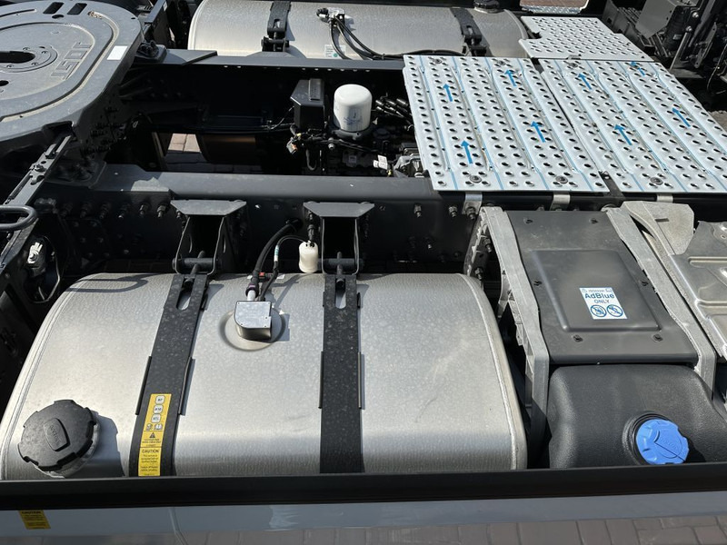 Nyergesvontató Volvo Volvo FH 500 4x2 ACC I-PARK COOL NEW MODEL FH 500 4x2: 6 kép. Nyergesvontató Volvo Volvo FH 500 4x2 ACC I-PARK COOL NEW MODEL FH 500 4x2: 6 kép.