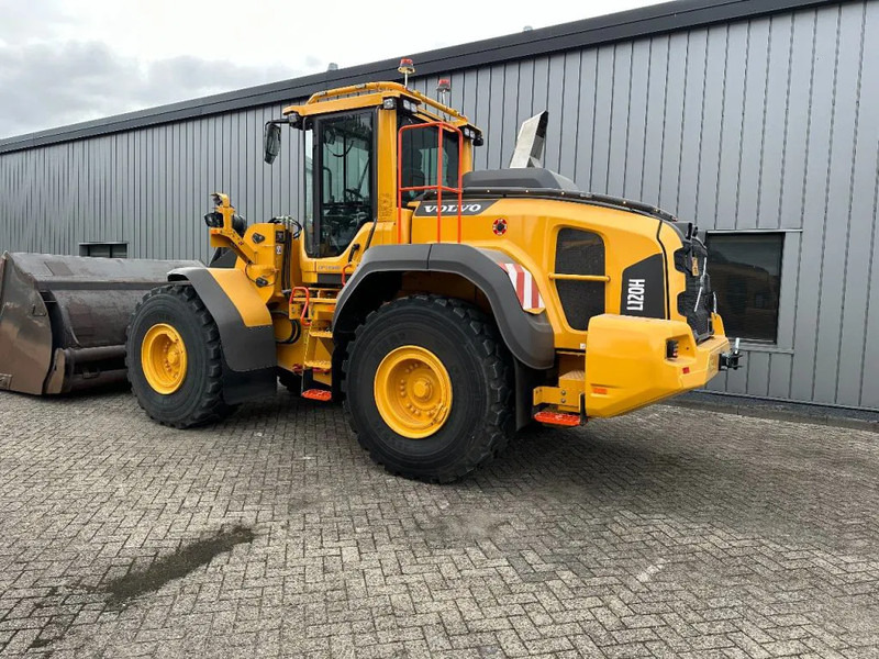 Volvo L120 H full option - Gumikerekes homlokrakodó: 1 kép. Volvo L120 H full option - Gumikerekes homlokrakodó: 1 kép.