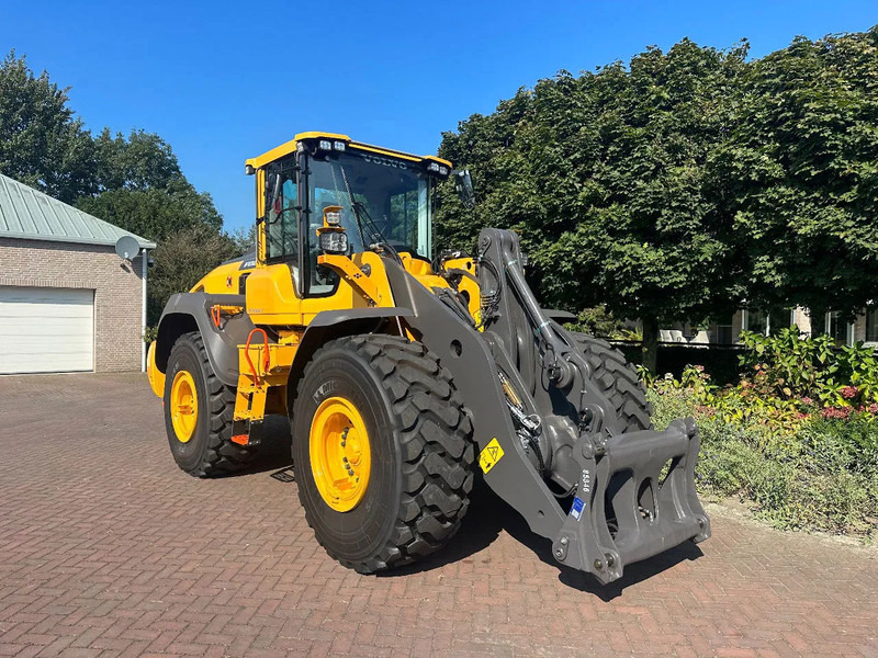 Volvo L120 H2 UNUSED - Gumikerekes homlokrakodó: 5 kép. Volvo L120 H2 UNUSED - Gumikerekes homlokrakodó: 5 kép.