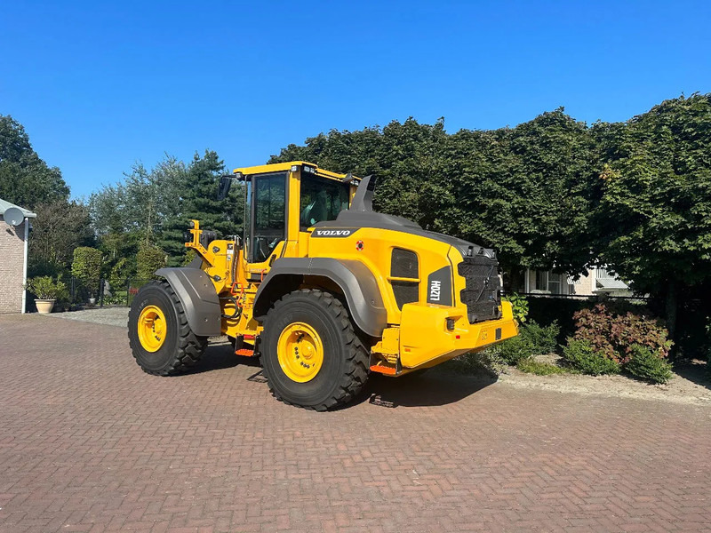 Volvo L120 H2 UNUSED - Gumikerekes homlokrakodó: 2 kép. Volvo L120 H2 UNUSED - Gumikerekes homlokrakodó: 2 kép.