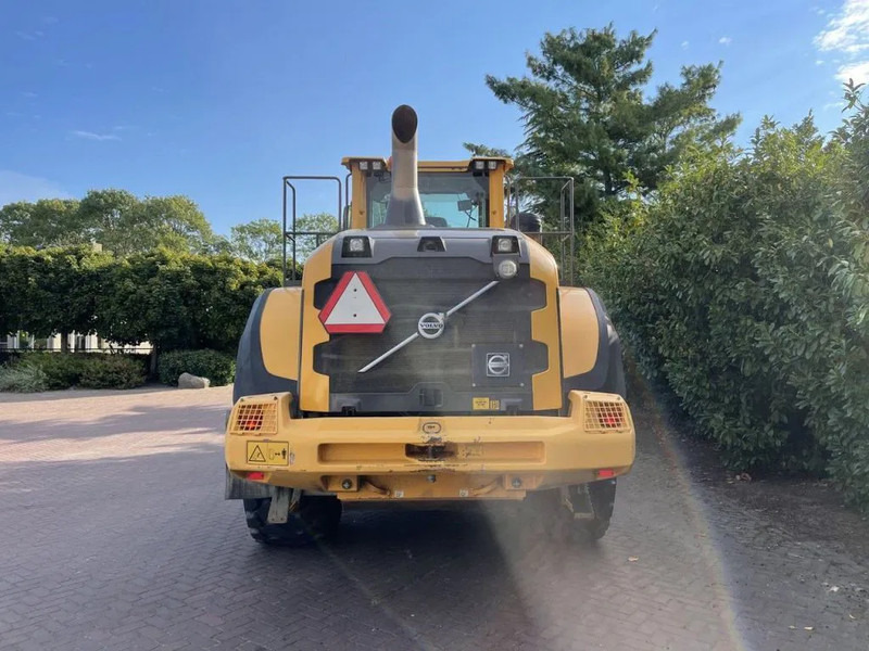 Volvo L150 G - Gumikerekes homlokrakodó: 3 kép. Volvo L150 G - Gumikerekes homlokrakodó: 3 kép.