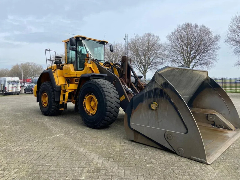 Volvo L180 G - Gumikerekes homlokrakodó: 5 kép. Volvo L180 G - Gumikerekes homlokrakodó: 5 kép.