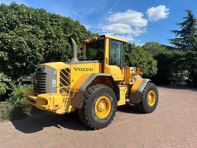 Volvo L70 F - Gumikerekes homlokrakodó: 4 kép. Volvo L70 F - Gumikerekes homlokrakodó: 4 kép.