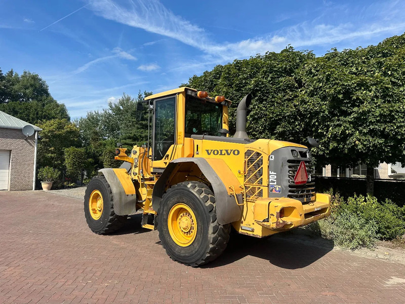 Volvo L70 F - Gumikerekes homlokrakodó: 2 kép. Volvo L70 F - Gumikerekes homlokrakodó: 2 kép.