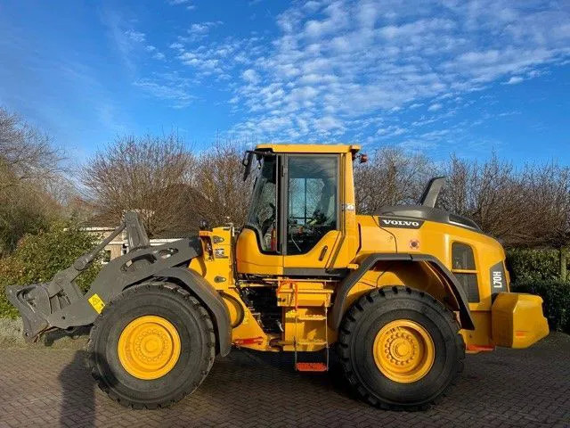 Volvo L70 H - Gumikerekes homlokrakodó: 1 kép. Volvo L70 H - Gumikerekes homlokrakodó: 1 kép.