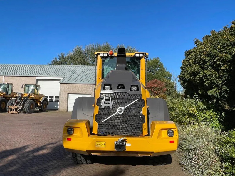 Volvo L70 H2 UNUSED - Gumikerekes homlokrakodó: 3 kép. Volvo L70 H2 UNUSED - Gumikerekes homlokrakodó: 3 kép.