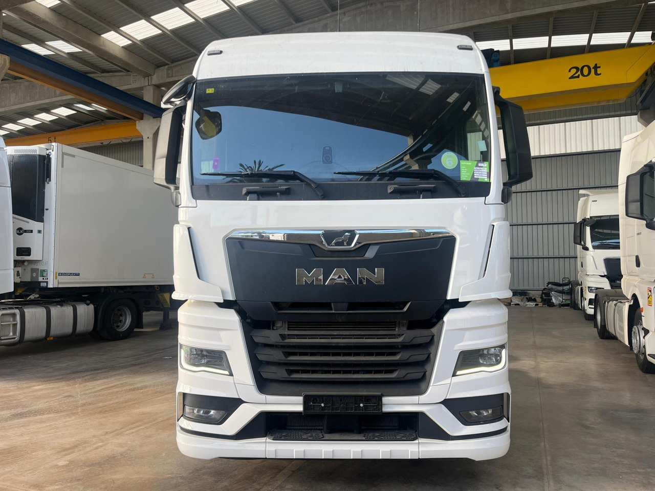 MAN TGX 18.470 GM Retarder - Nyergesvontató: 3 kép. MAN TGX 18.470 GM Retarder - Nyergesvontató: 3 kép.