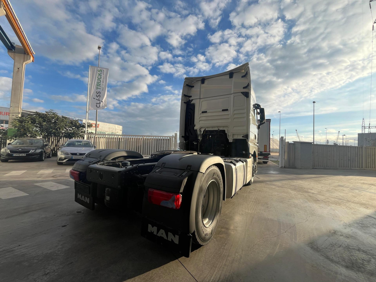 MAN TGX 18.510 GM Retarder - Nyergesvontató: 4 kép. MAN TGX 18.510 GM Retarder - Nyergesvontató: 4 kép.