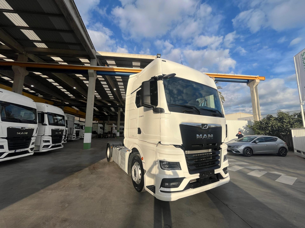 MAN TGX 18.510 GM Retarder - Nyergesvontató: 2 kép. MAN TGX 18.510 GM Retarder - Nyergesvontató: 2 kép.