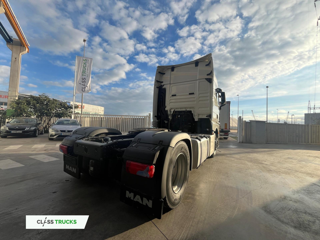 MAN TGX 18.510 GX - Nyergesvontató: 3 kép. MAN TGX 18.510 GX - Nyergesvontató: 3 kép.