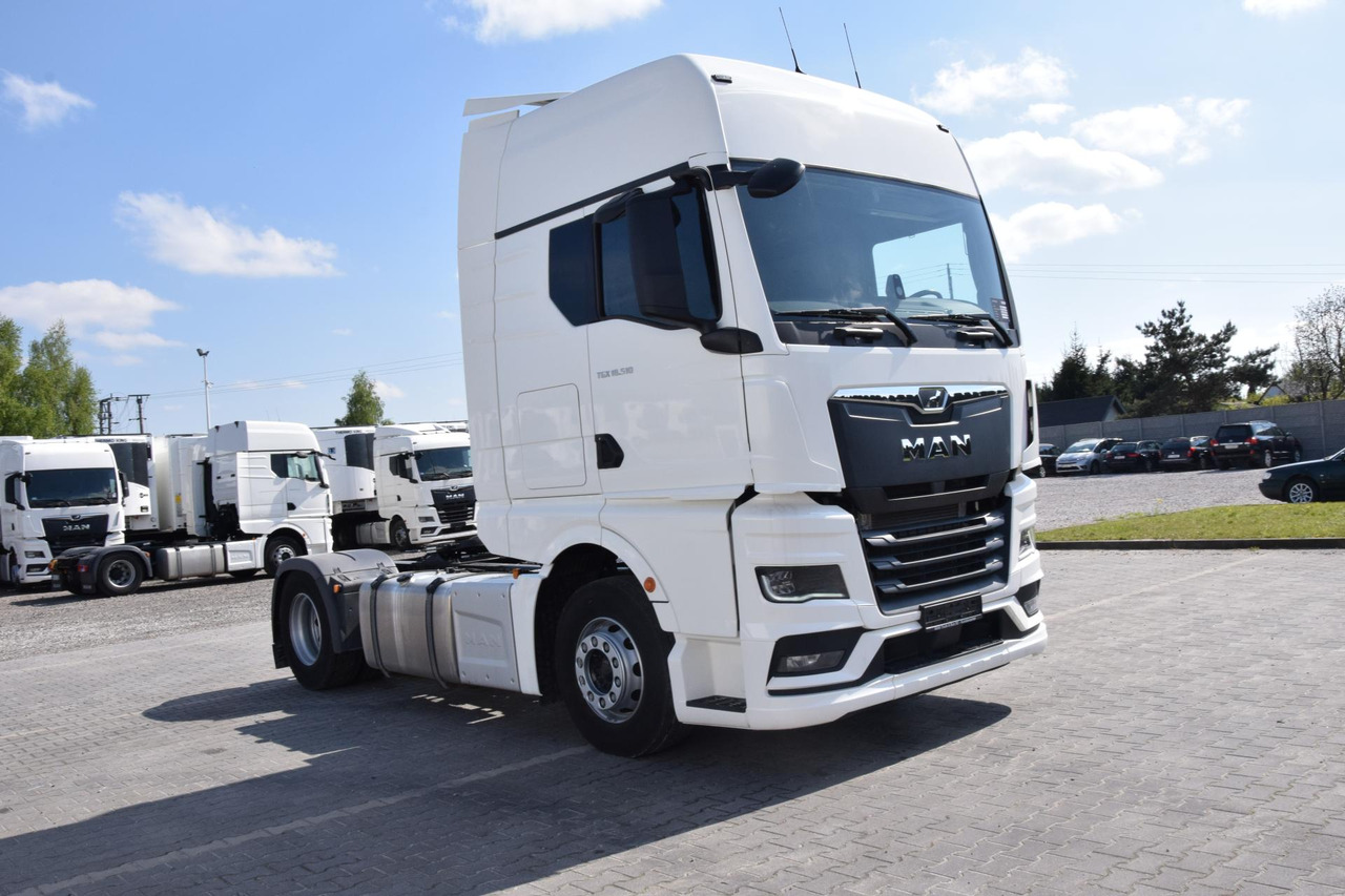 MAN TGX 18.510 GX - Nyergesvontató: 3 kép. MAN TGX 18.510 GX - Nyergesvontató: 3 kép.