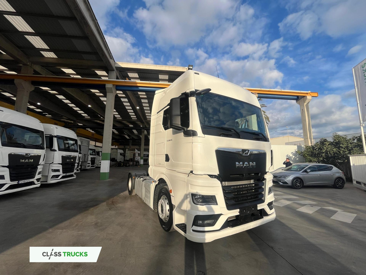 MAN TGX 18.510 GX - Nyergesvontató: 4 kép. MAN TGX 18.510 GX - Nyergesvontató: 4 kép.