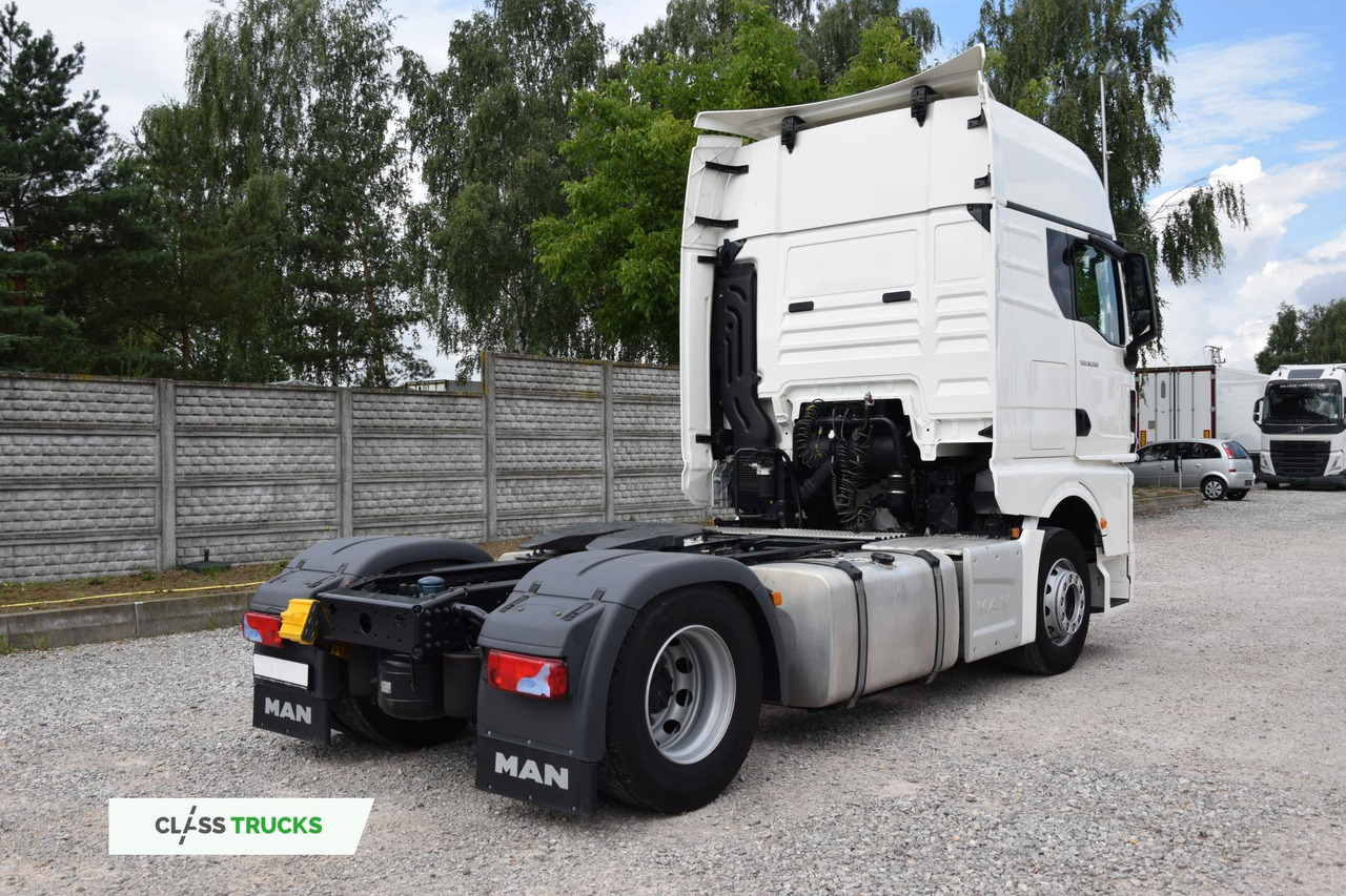 MAN TGX 18.520 GX - Nyergesvontató: 4 kép. MAN TGX 18.520 GX - Nyergesvontató: 4 kép.
