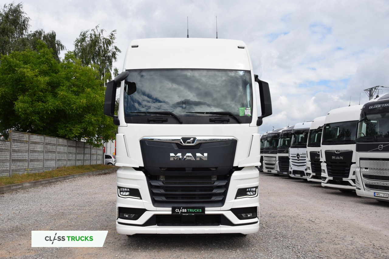 MAN TGX 18.520 GX - Nyergesvontató: 2 kép. MAN TGX 18.520 GX - Nyergesvontató: 2 kép.