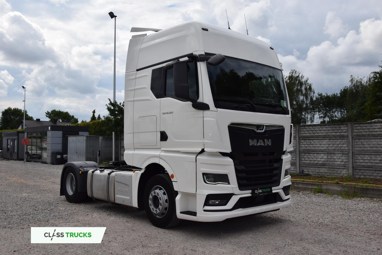 MAN TGX 18.520 GX - Nyergesvontató: 3 kép. MAN TGX 18.520 GX - Nyergesvontató: 3 kép.