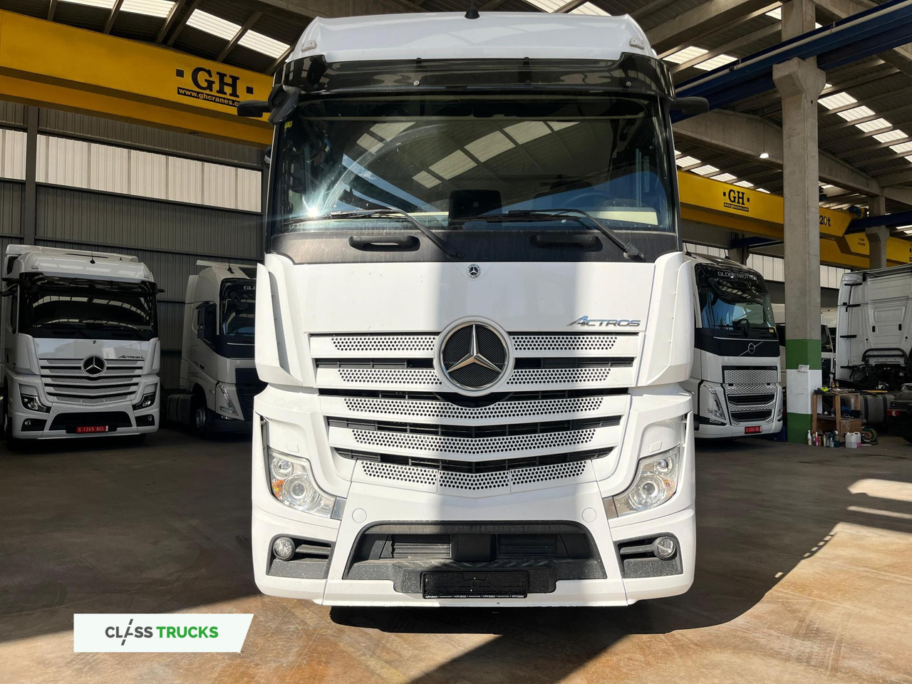 Mercedes-Benz Actros 5 1845 BigSpace - Nyergesvontató: 3 kép. Mercedes-Benz Actros 5 1845 BigSpace - Nyergesvontató: 3 kép.