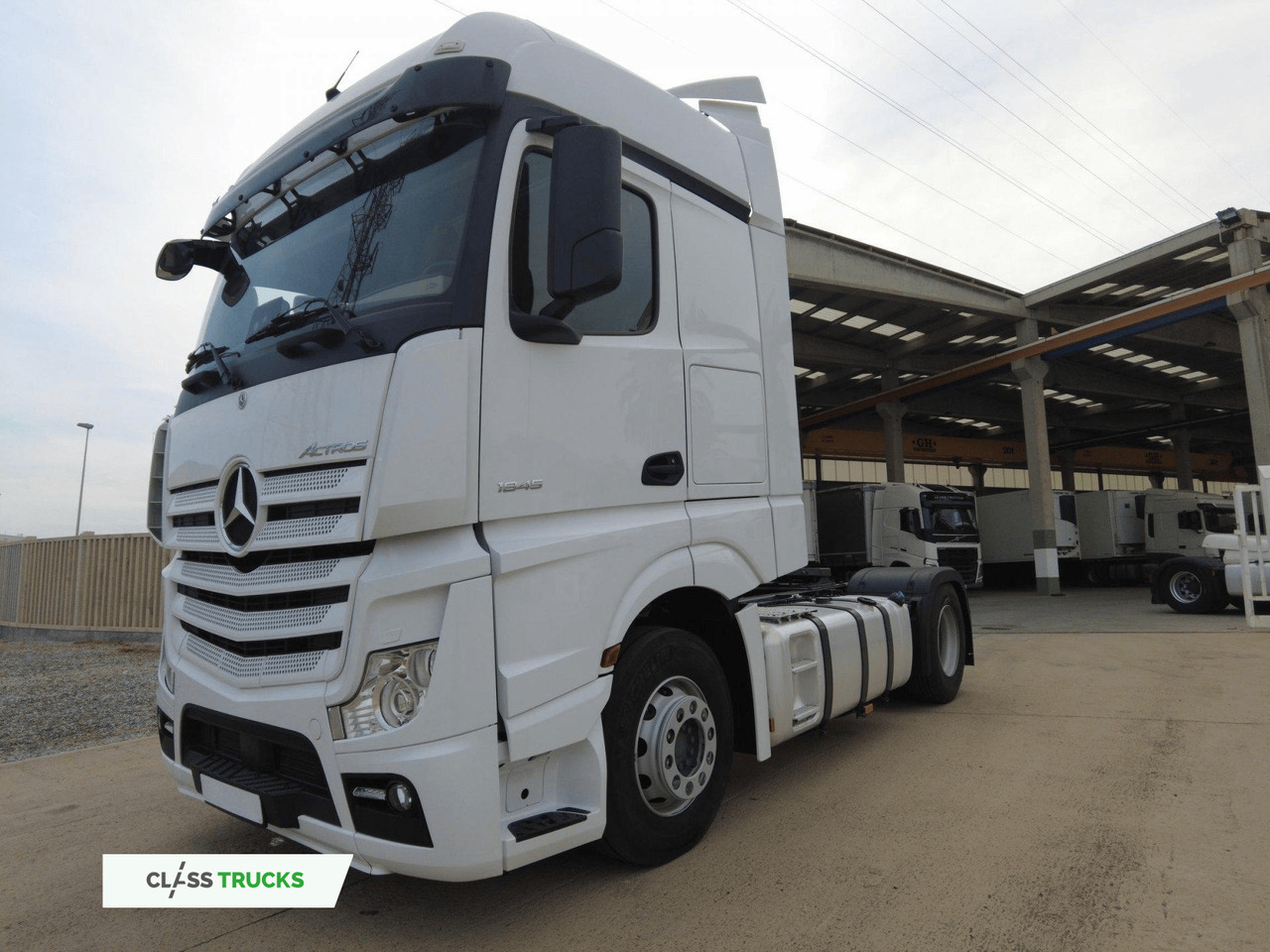Mercedes-Benz Actros 5 1845 BigSpace - Nyergesvontató: 2 kép. Mercedes-Benz Actros 5 1845 BigSpace - Nyergesvontató: 2 kép.