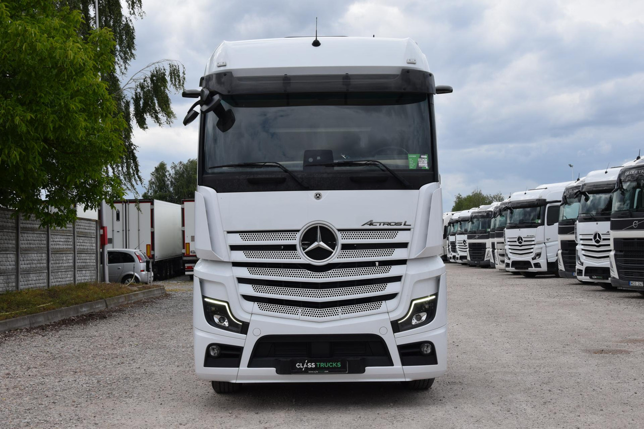 Mercedes-Benz Actros 5 1845 BigSpace - Nyergesvontató: 2 kép. Mercedes-Benz Actros 5 1845 BigSpace - Nyergesvontató: 2 kép.