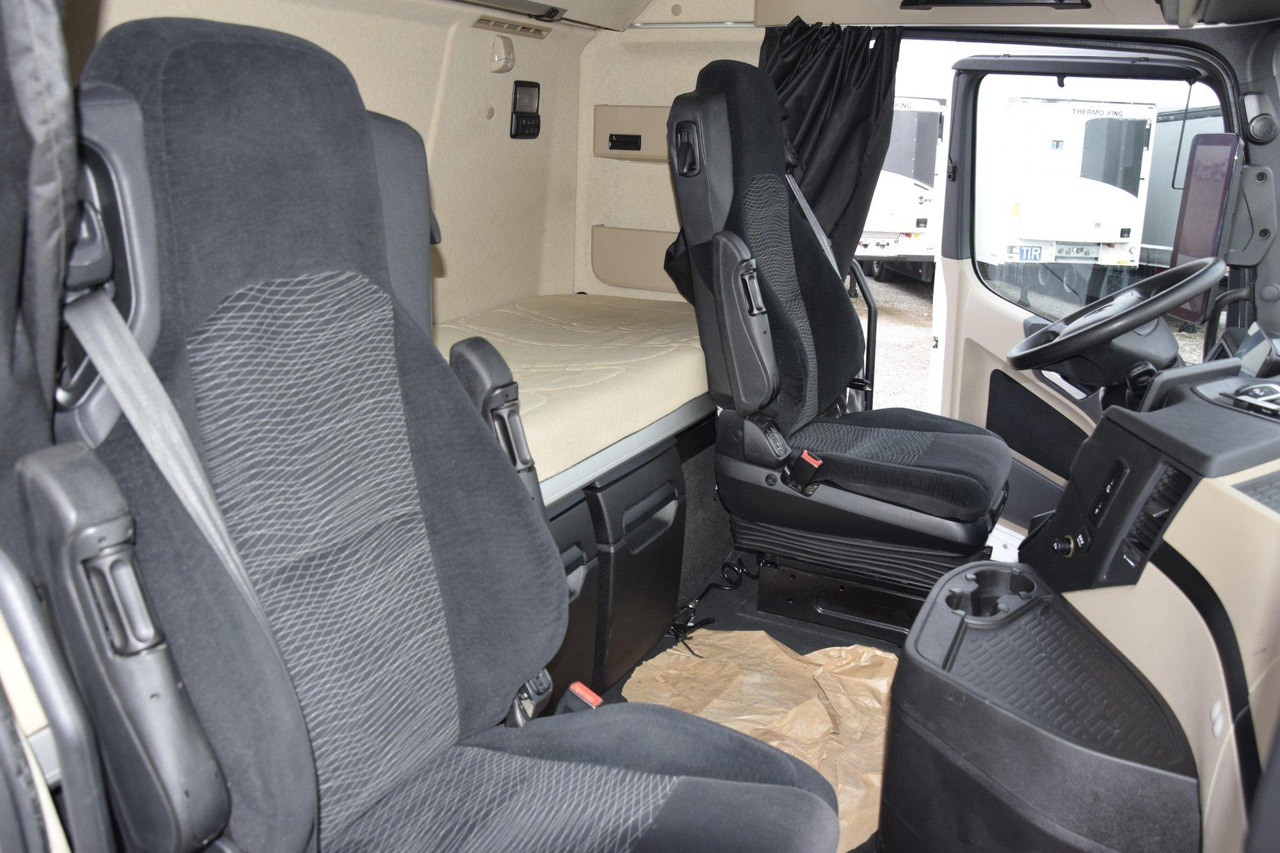 Nyergesvontató Mercedes-Benz Actros 5 1845 BigSpace: 13 kép.