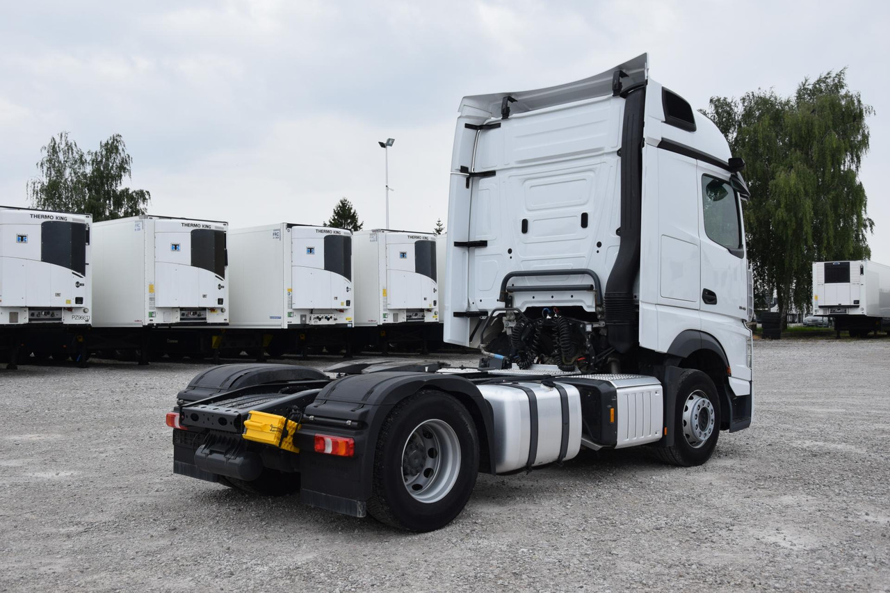 Mercedes-Benz Actros 5 1845 BigSpace - Nyergesvontató: 4 kép. Mercedes-Benz Actros 5 1845 BigSpace - Nyergesvontató: 4 kép.