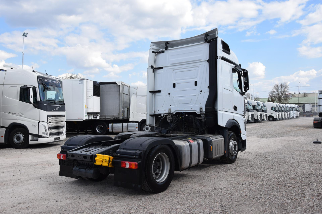 Mercedes-Benz Actros 5 1845 BigSpace - Nyergesvontató: 4 kép. Mercedes-Benz Actros 5 1845 BigSpace - Nyergesvontató: 4 kép.