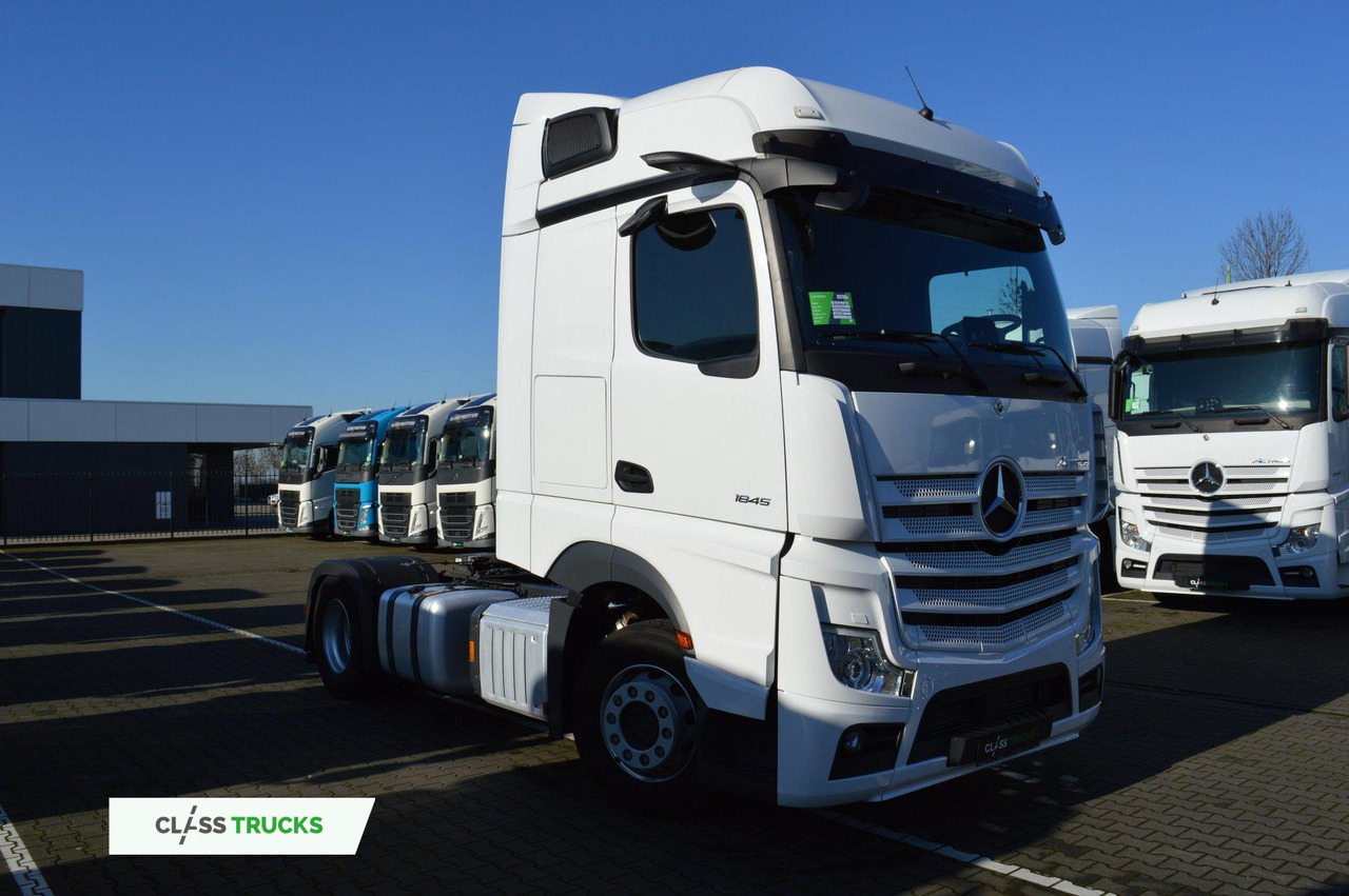 Mercedes-Benz Actros 5 1845 BigSpace - Nyergesvontató: 3 kép. Mercedes-Benz Actros 5 1845 BigSpace - Nyergesvontató: 3 kép.