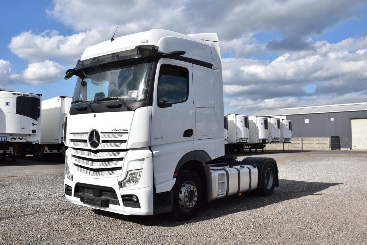 Mercedes-Benz Actros 5 1845 BigSpace - Nyergesvontató: 1 kép. Mercedes-Benz Actros 5 1845 BigSpace - Nyergesvontató: 1 kép.