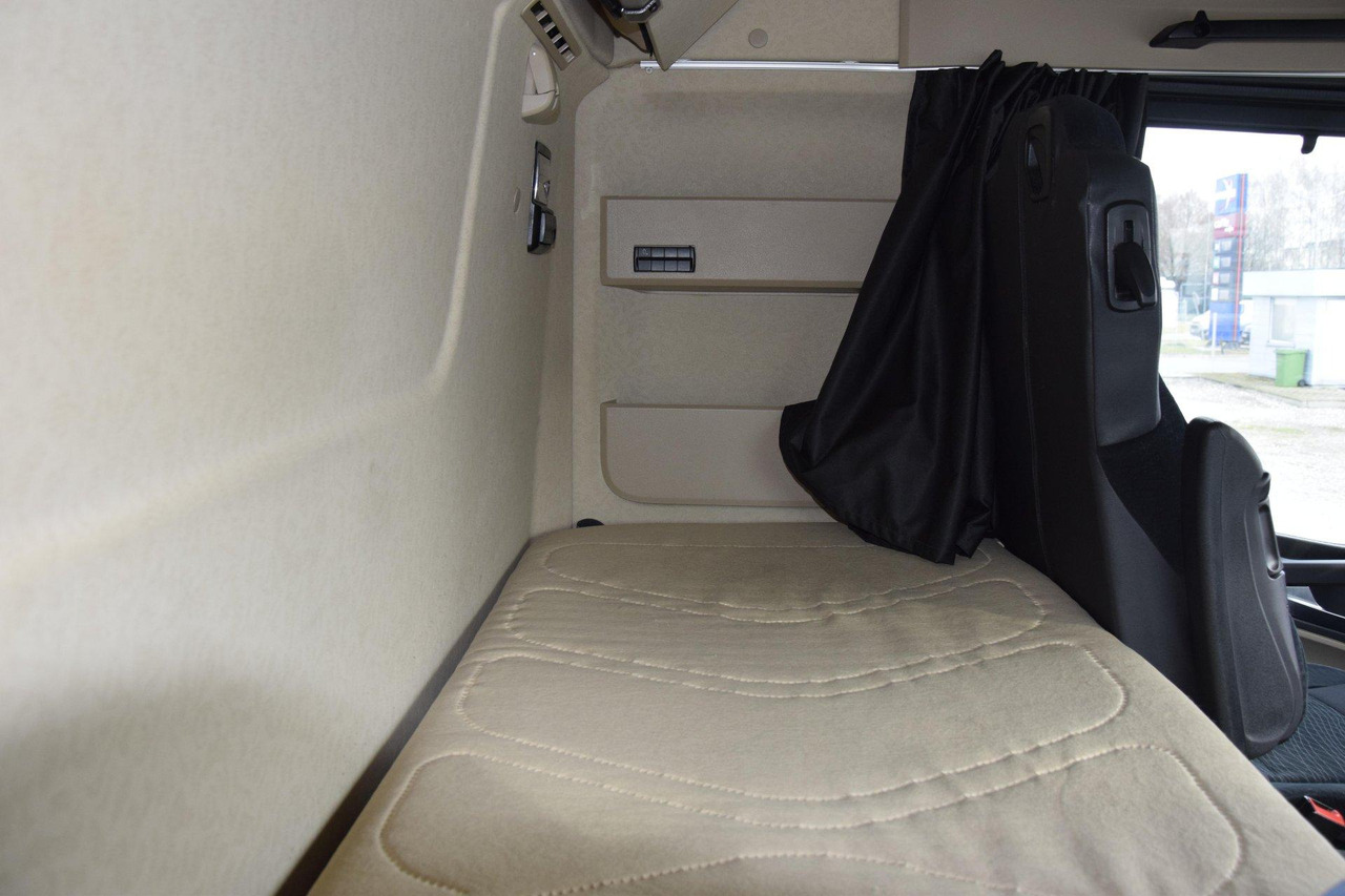 Nyergesvontató Mercedes-Benz Actros 5 1845 BigSpace: 12 kép.
