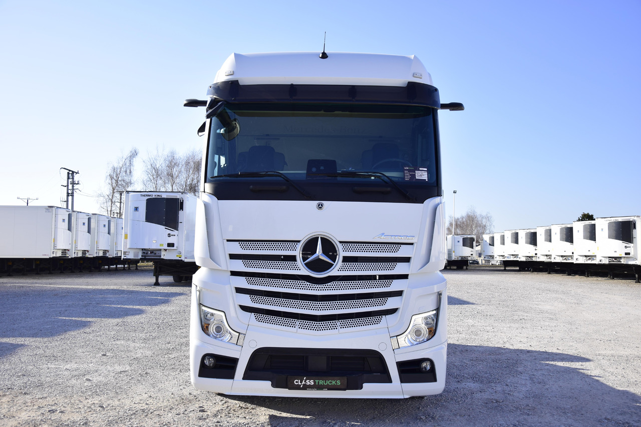 Mercedes-Benz Actros 5 1845 BigSpace - Nyergesvontató: 2 kép. Mercedes-Benz Actros 5 1845 BigSpace - Nyergesvontató: 2 kép.