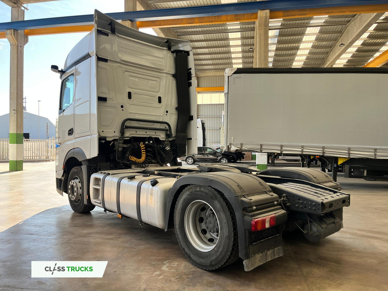 Mercedes-Benz Actros 5 1845 BigSpace - Nyergesvontató: 4 kép. Mercedes-Benz Actros 5 1845 BigSpace - Nyergesvontató: 4 kép.