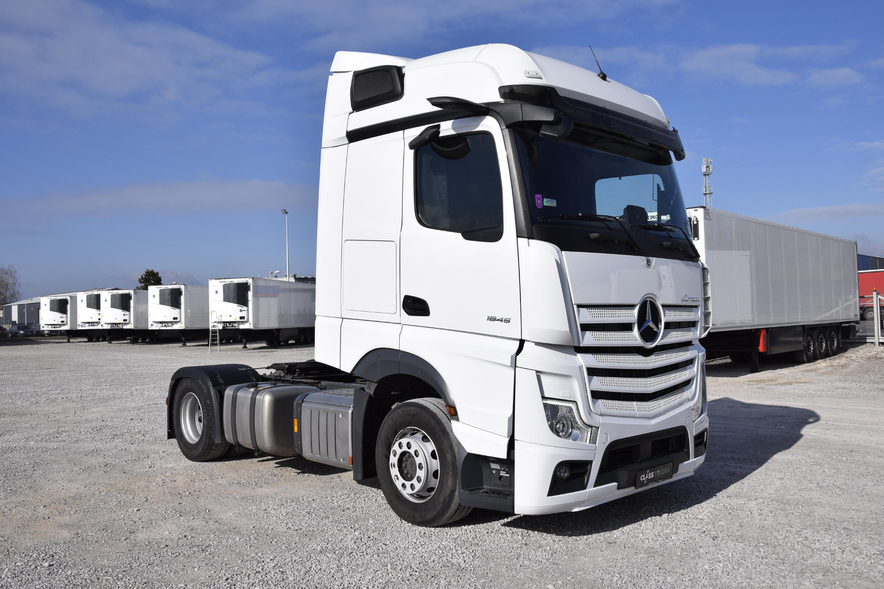 Mercedes-Benz Actros 5 1845 BigSpace Mirror Cam - Nyergesvontató: 3 kép. Mercedes-Benz Actros 5 1845 BigSpace Mirror Cam - Nyergesvontató: 3 kép.