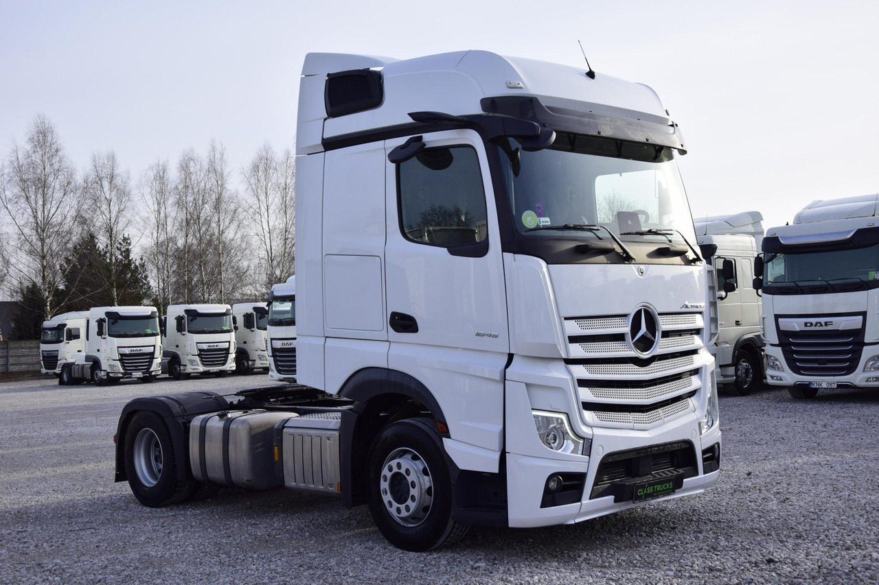 Mercedes-Benz Actros 5 1845 BigSpace - Nyergesvontató: 3 kép. Mercedes-Benz Actros 5 1845 BigSpace - Nyergesvontató: 3 kép.