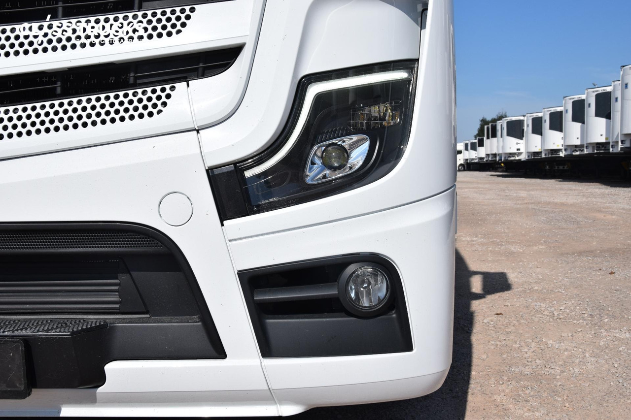 Mercedes-Benz Actros 5 1845 BigSpace - Nyergesvontató: 4 kép. Mercedes-Benz Actros 5 1845 BigSpace - Nyergesvontató: 4 kép.