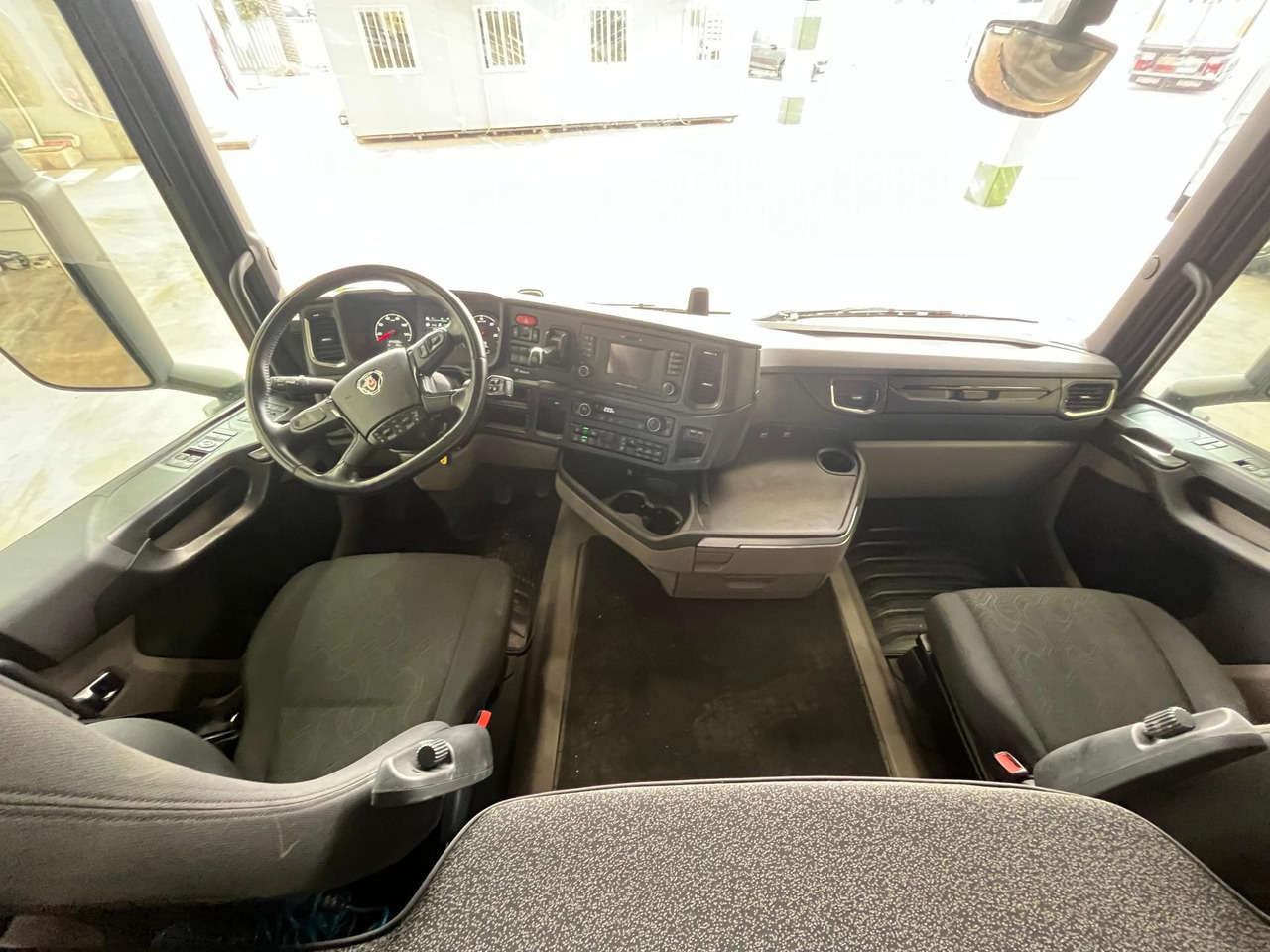 Scania R450 CR20H Retarder - Nyergesvontató: 4 kép. Scania R450 CR20H Retarder - Nyergesvontató: 4 kép.