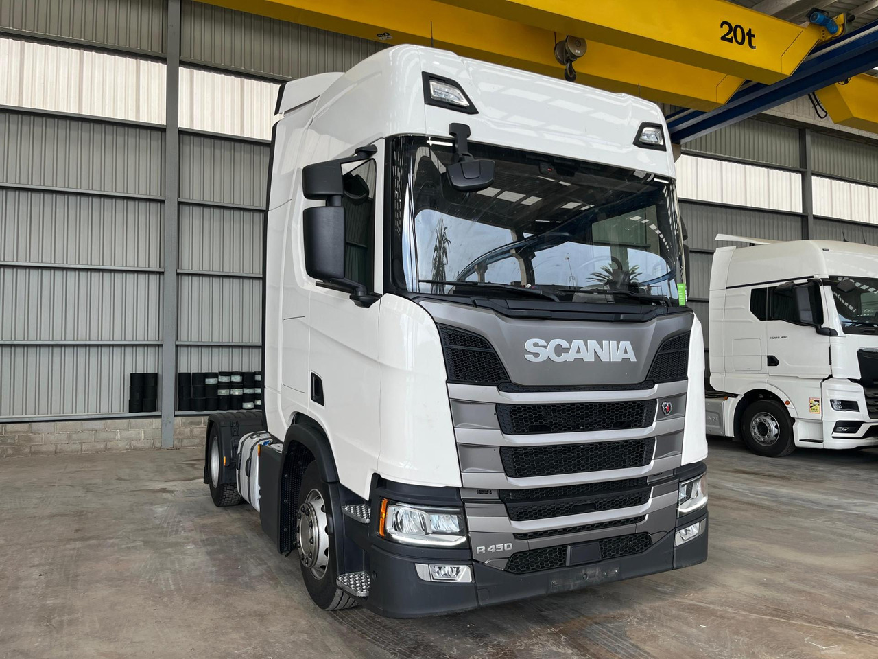 Scania R450 CR20H Retarder - Nyergesvontató: 2 kép. Scania R450 CR20H Retarder - Nyergesvontató: 2 kép.